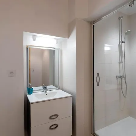 Le Resto - Proche Perouges Apartment