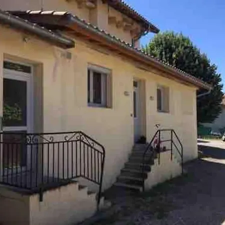 Apartment Le Resto - Proche Perouges *